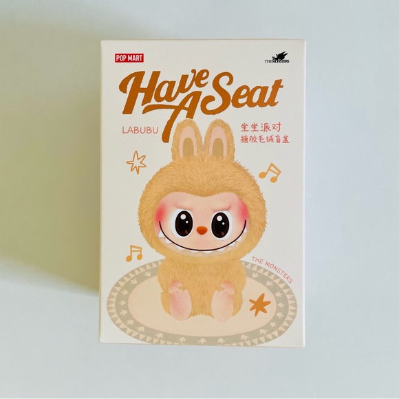 POP MART THE MONSTERS - Have a Seat Vinyl Plush Keychain - Sisi - Picture 3 of 7